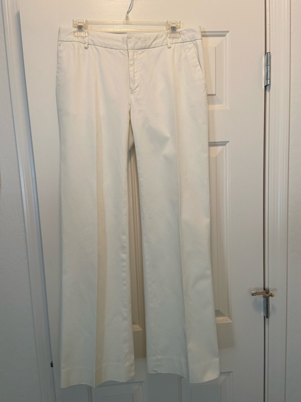 GAP Women’s Cream MODERN FIT FLARE pants